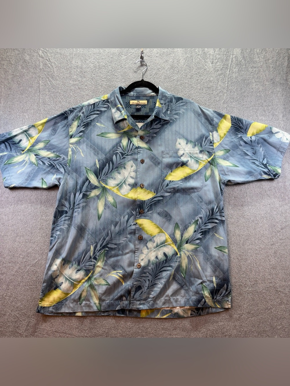 Tommy Bahama Hawaiian Shirt 100% Silk Blue Beach Mens Size L